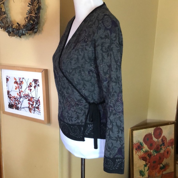 Vtg JONES NEW YORK Size Small P
100% Lana Merino Wool True Wrap Floral Metallic - Picture 6 of 17